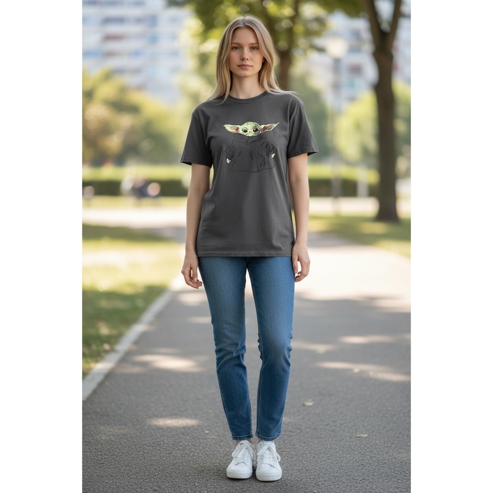 Star Wars The Child Baby Yoda Graphic T Shirt Women's L G‎ Gray Mad Engine